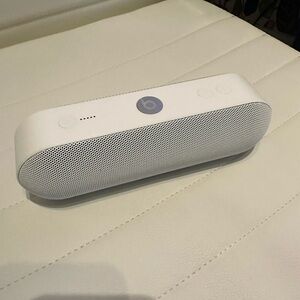 Beats Pill White Portable Bluetooth Speaker